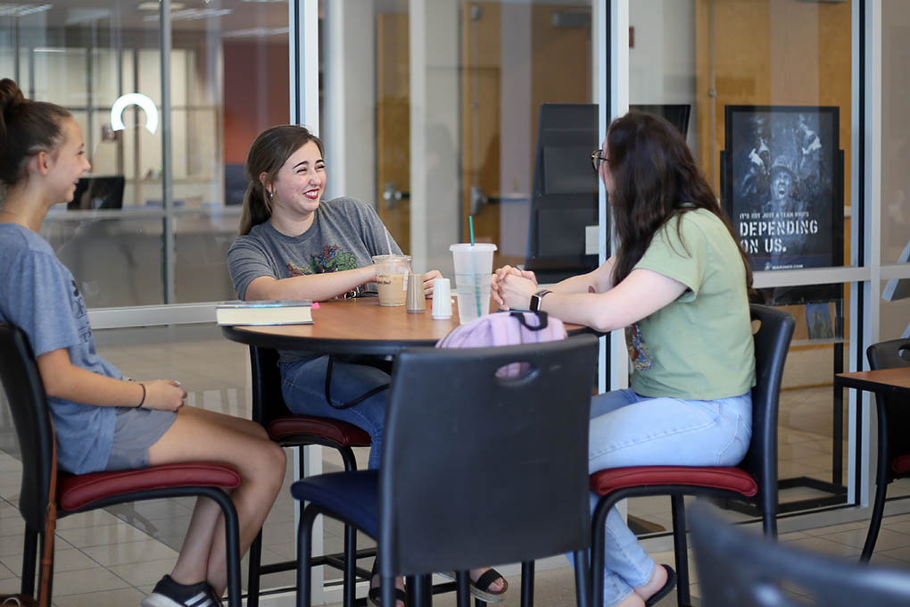 Students Dining on campus